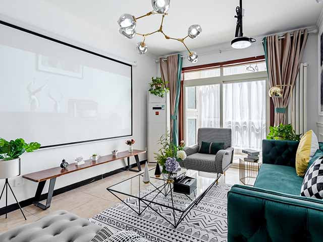How to choose the projector screen?